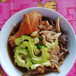 ก๋วยเตี๋ยวไก่มะระ-ผัดไทย