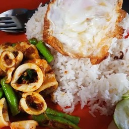 เครื่องแกงทะเลราดข้าว