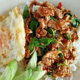 ข้าวกะเพราหมูชิ้น