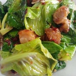 แขนงผัดไฟแดง+หมูกรอบเป็นกับข้าว