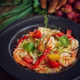 ยำมะม่วงกุ้งสด.