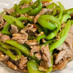 ข้าวผัดพริกหยวกหมู