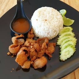 ข้าวทอดกระเทียม