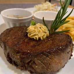 Steak & Friends -