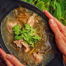 ต้มหมูใบชะมวง.