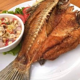 ปลากะพง(ตัว) ทอดน้ำปลา