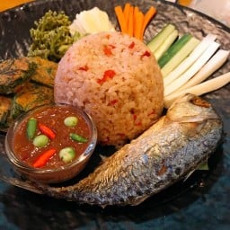 ข้าวผัดยาย่า -
