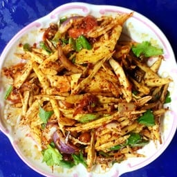 ยำมะม่วงปลากรอบ ใส่ปลาร้า ไม่ใส่ปลาร้า