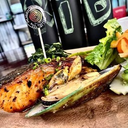 ข้าวแซลมอนซอสเทริยากิ