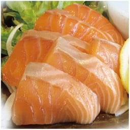 ปลาแซลมอนซาชิมิ