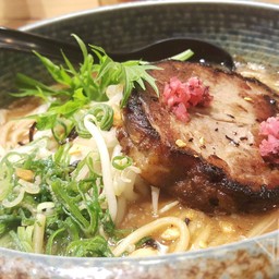 Thick char siu Miso Ramen : ชามใหญ่ องค์มาครบ น่าทานมากๆจ๊ะ