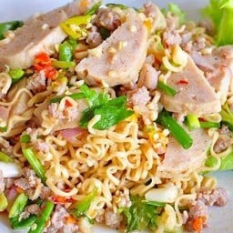 ยำมาม่าหมูยอ