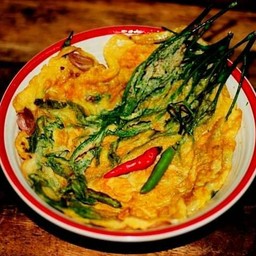 ไข่ทอดชะอม