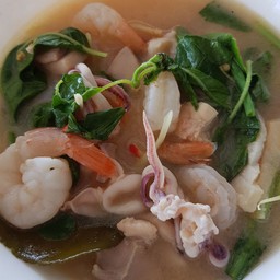 ต้มยำรวมมิตร นำใส