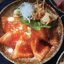 ข้าวหน้าแซลมอน+ไข่ปลาแซลมอน