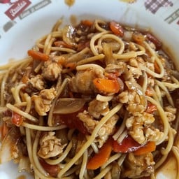 สปาเก็ตตี้ผัดซอสมะเขือเทศไก่