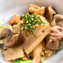 ก๋วยเตี๋ยวซี่โครงหมูตุ๋นยาจีน