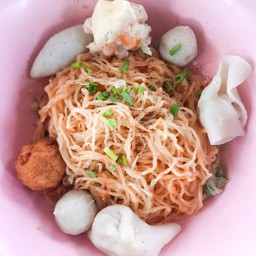 ก้วยเตี๋ยวลูกชิ้นรวม