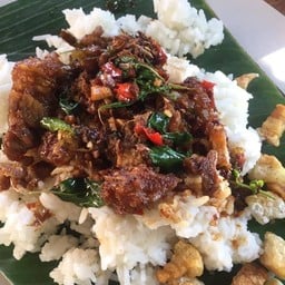 ร้านป้าแอ๋วผัดไทยบ้านกล้วย