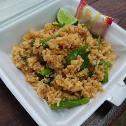 ผัดพริกแกงผักบุ้ง ข้าวคลุก