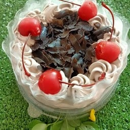 HBD แบล็กฟอเรส แถมป้่ายปัก Hbd + เทียน 4 เล่ม