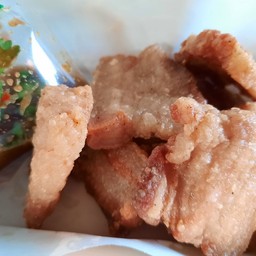 สามชั้นทอดน้ำปลา