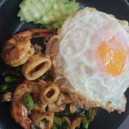 ผัดพริกแกงราดข้าว