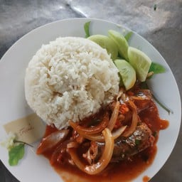 ข้าวราดยำปลากระป๋อง