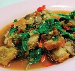ผัดกะเพราหมูกรอบ