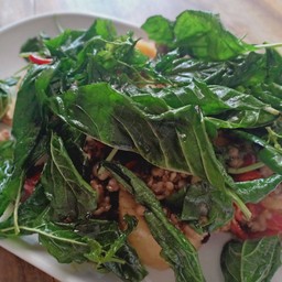 ไข่เยี่ยวม้ากระเพรากรอบ