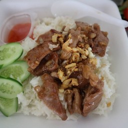 ข้าวราด หมูกระเทียม
