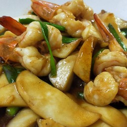 ผัดเห็ดกุ้งสดราดข้าว