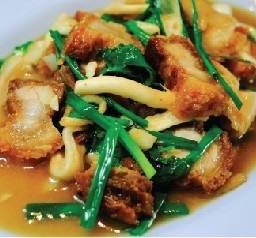 ผัดหมูกรอบน้ำมันหอย