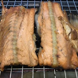 โครงแซลมอนย่างซีอิ๋ว.(ชิ้นละ)