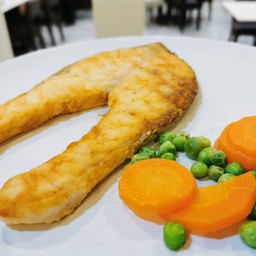 สเต็กปลาแซลมอน&เฟรนฟราย