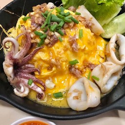 ไข่ข้นกระเทียมปลาหมึก