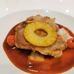 สเต็กหมูซอสบาร์บีคิว พร้อมสลัด