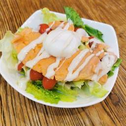 สลัดซันนี่แซลมอนรมควัน