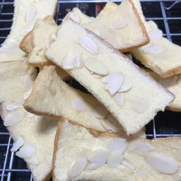 ปังเนยหนึบ อัลมอนด์สไลด์ 7 ชิ้น