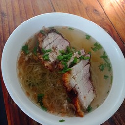 บะหมี่น้ำหมูกรอบ