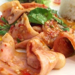 ข้าวกะเพราเบคอน