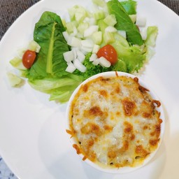 มักโรนีอบชีส พร้อมสลัด