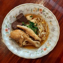 ก ไก่ตุ๋น