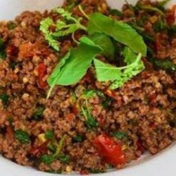 กะเพราเนื้อโคขุนราดข้าว