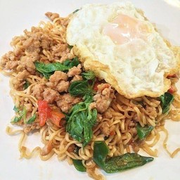 มาม่าผัดกะเพรา