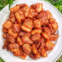 หมูทอดลืมอิ่ม by แม่กุ้ง