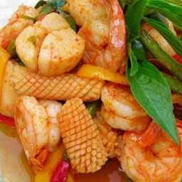 หมู หมึก กุ้ง ผัดพริกแกง