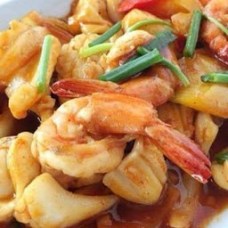 หมู หมึก กุ้ง ผัดน้ำพริกเผา