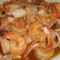 กุ้ง หมึก ผัด กระเทียมพริกไทย