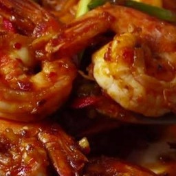 กุ้ง ผัดน้ำพริกเผา หอทใหญ่ ใบโหระพา